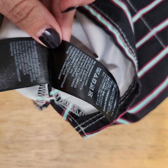 The‎ North Face Girls Flash-Dry Class V Swim Short size XLarge (18) Multicolor - Picture 8 of 8